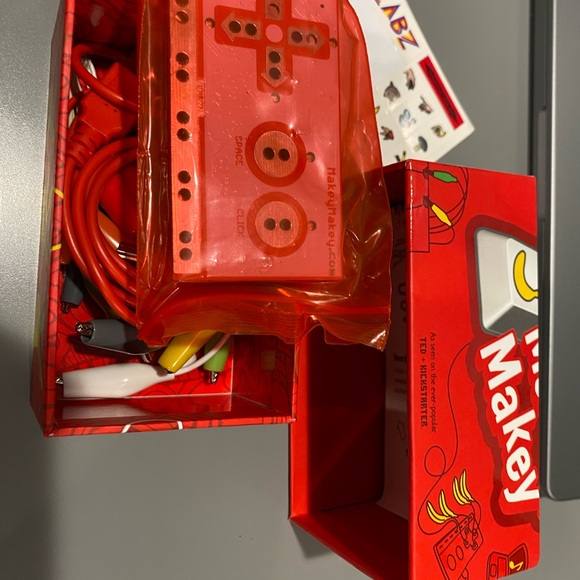 Makey Makey invention kit from Joylabz - Picture 4 of 4